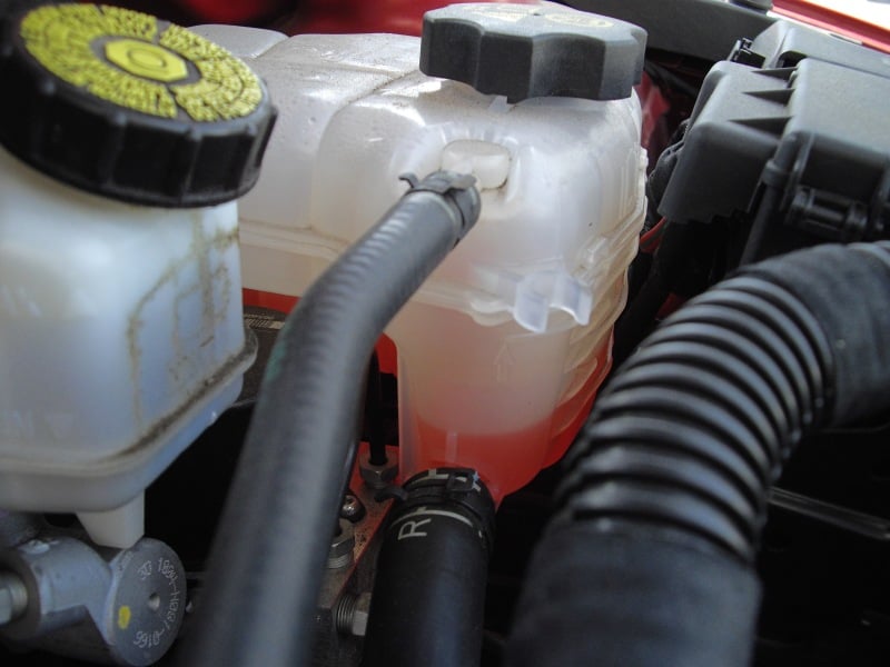 how does coolant reservoir work
